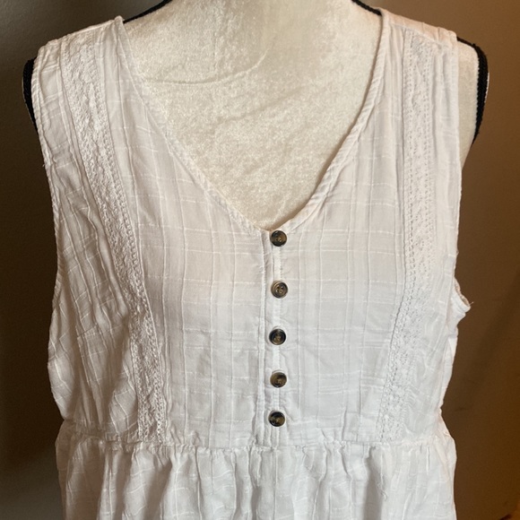 Torrid white textured  tank top size 2X - Picture 2 of 3